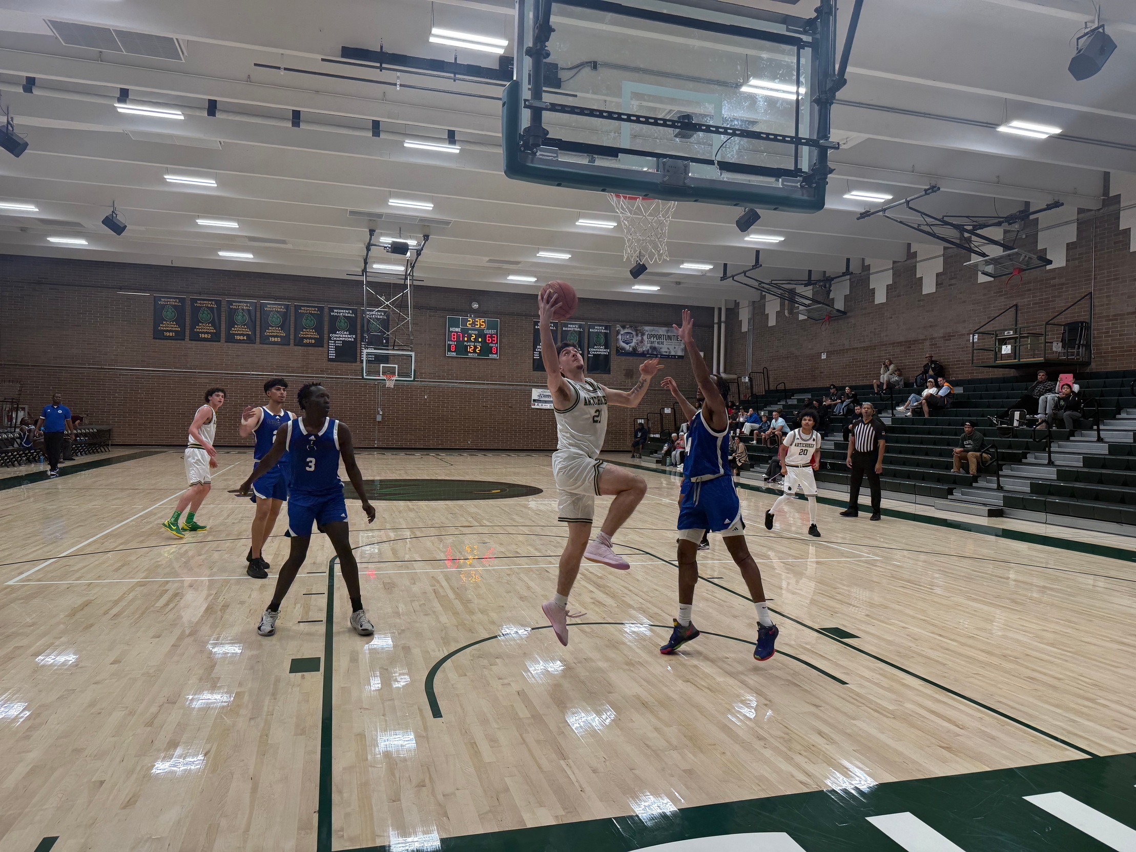 Scottsdale cruises past Taylormade