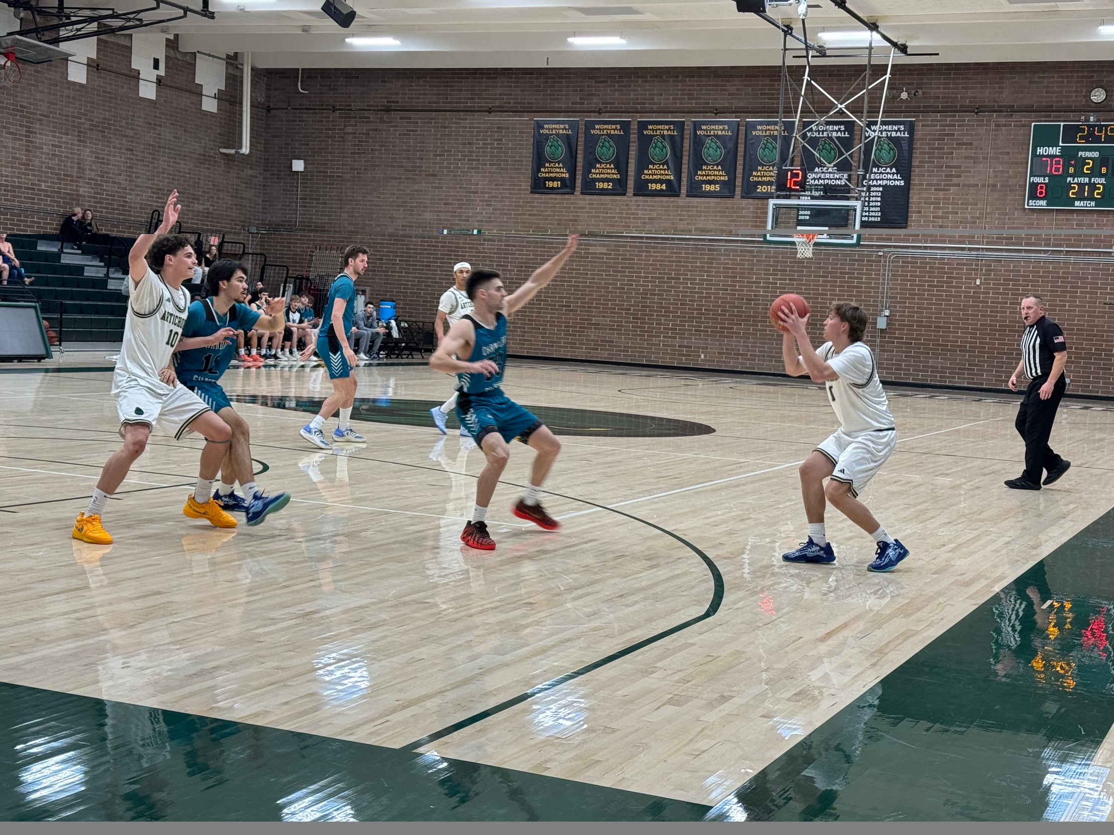 Men's Hoops downs Chandler-Gilbert; clinch playoff spot