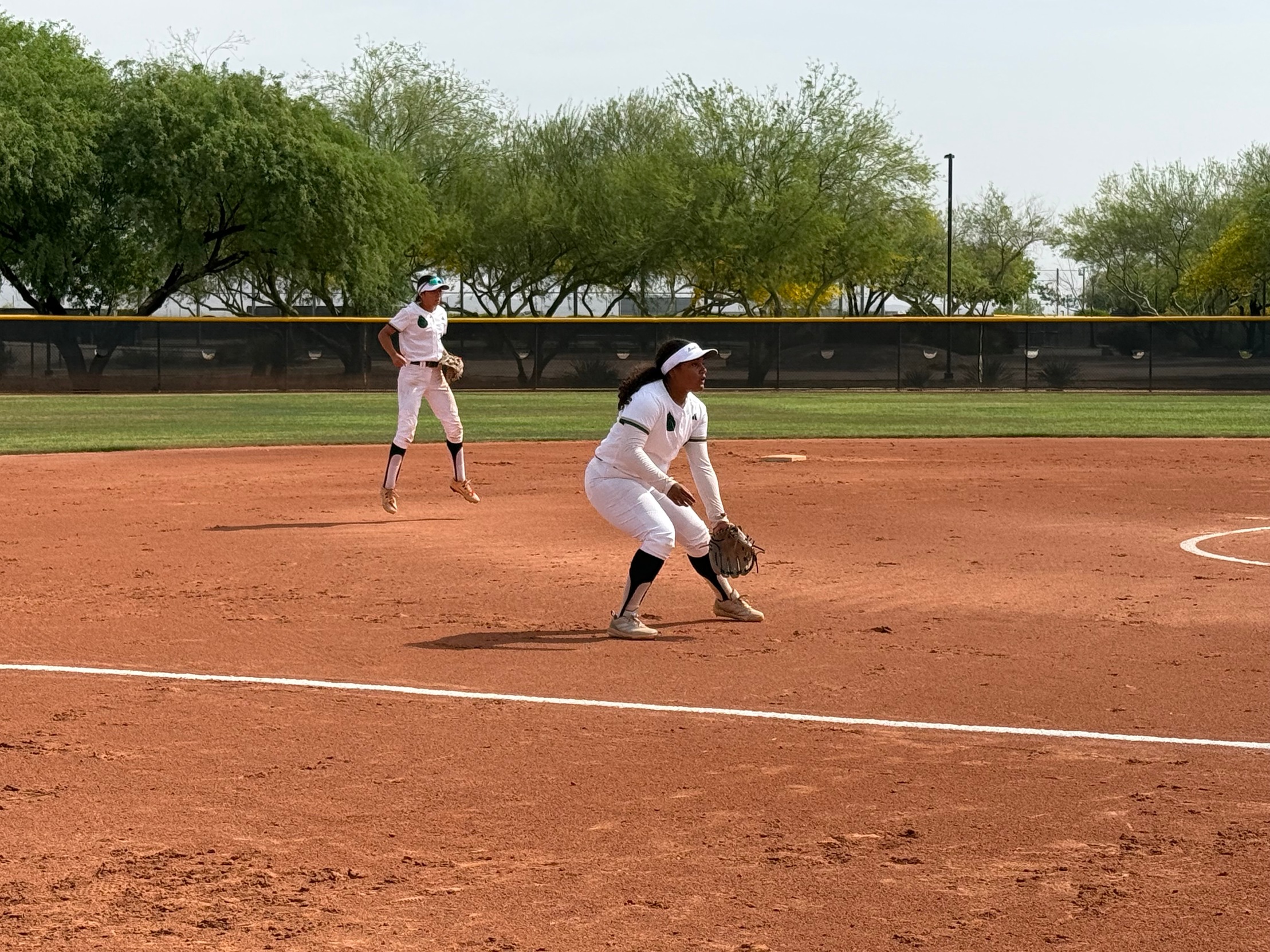 Softball splits doubleheader with Glendale