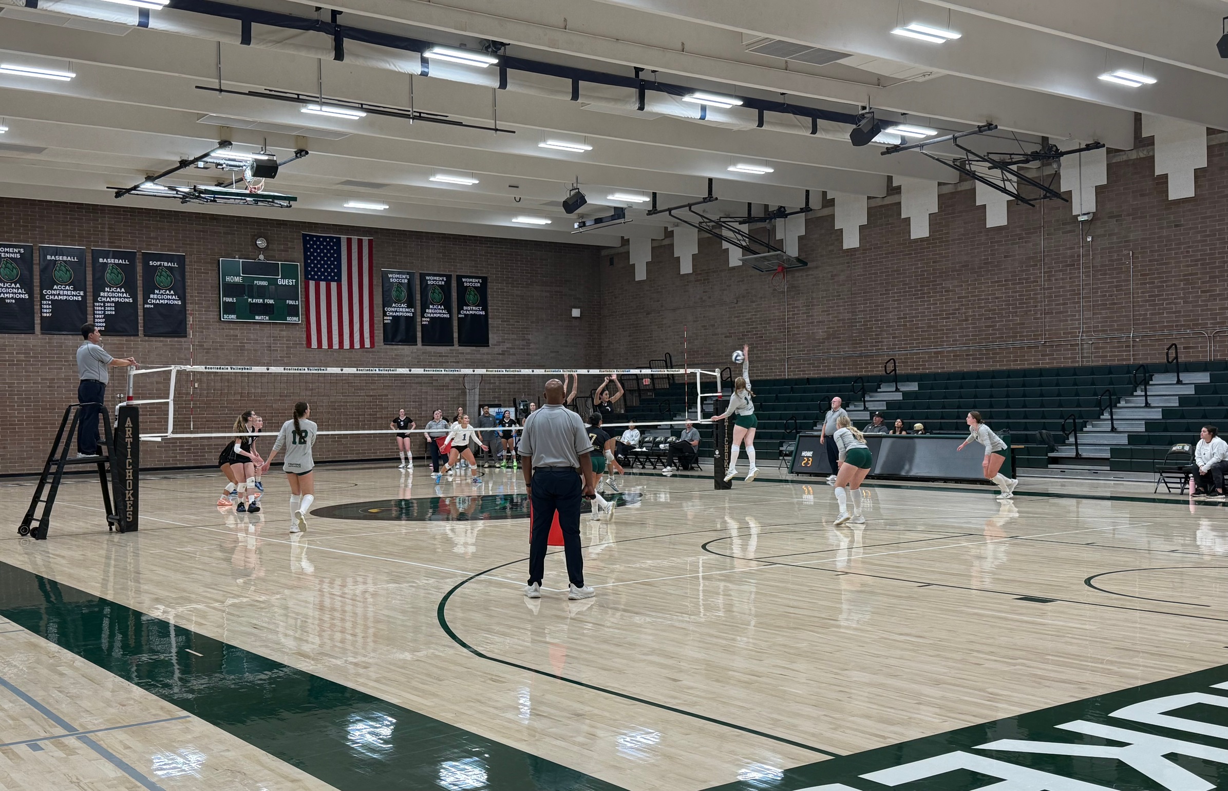 Volleyball Defeats South for Second Straight Win